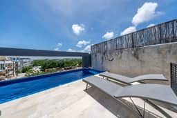 Modern 2-Level Condo w/Rooftop Pool -Sleeps 4