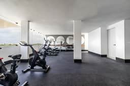 King Studio w Private Balcony  Rooftop Pool & Gym