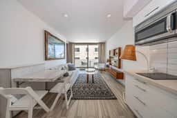 Modern 1BR w/Rooftop Pool-Walk to Beach & 5th Ave