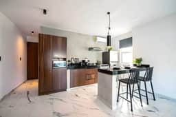 Modern Studio w/Rooftop Pool-Walk to Beach+5th ave