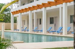 Modern 2 BD Suite w/ Balcony, Rooftop Pool, Jacuzzi, Gym