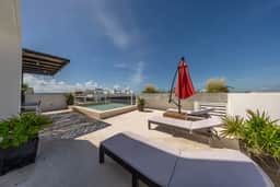 Stylish 1BD w/ Rooftop Pool, Walk to Beach +5th
