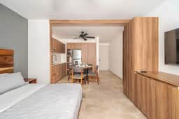 King Studio w/ Private Balcony + Rooftop Pool, Gym