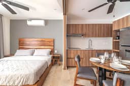 King Studio w/ Private Balcony + Rooftop Pool, Gym