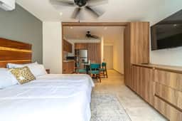 King Studio w/ Balcony, Gym Rooftop Pool | Lik Zama