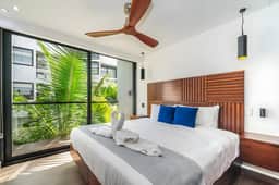 1 BD Suite w/ Pool, Balcony in trendy La Veleta