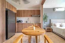 Lux Studio w/ Private Balcony + Rooftop Pool, Gym