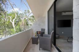 2 BD Suite w/ Rooftop Pool + Gym