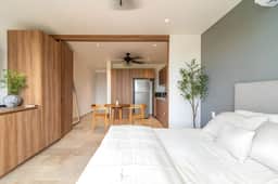 Lux Studio w/ Private Balcony + Rooftop Pool, Gym