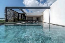 Lux 2BR w/ Rooftop Pool, Close to Beach