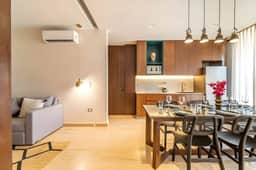 Lux 2BR w/ Rooftop Pool, Close to Beach