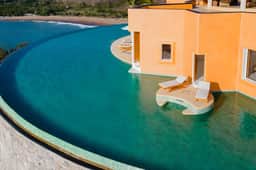 6BD Iconic Villa w/360° Pool & Private Beach