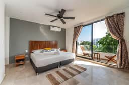 Studio Suite w/ Private Balcony + Rooftop, Pool Gym