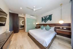 Elegant 2BR w/ Rooftop Pool + Close to Beach