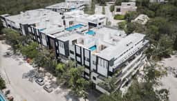 2 BD Suite w/ Rooftop Pool + Gym