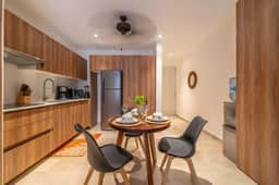 King Studio w/ Private Balcony, Rooftop Pool + 2 Bikes
