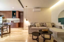 Lux 2BR w/ Rooftop Pool, Close to Beach