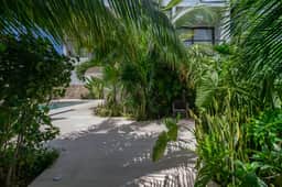 1 BD Suite w/ Pool, Balcony in trendy La Veleta