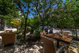 King Studio w/ Private Balcony, Rooftop Pool + 2 Bikes