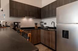 Luxury 2BR w/Rooftop Pool & Gym I Walk to Beach