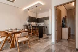 Luxury 2BR w/Rooftop Pool & Gym I Walk to Beach