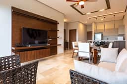 Luxury 2 BR PH w/Private Pool, Walk to Beach