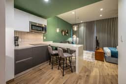 Modern Studio | Gym + Rooftop Pool, Free Parking