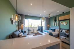 Modern Studio | Gym + Rooftop Pool, Free Parking