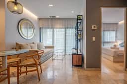 Luxury Beach Condo w/Rooftop Pool, Gym & Parking
