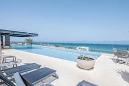 Luxury Beach Condo w/Rooftop Pool, Gym & Parking