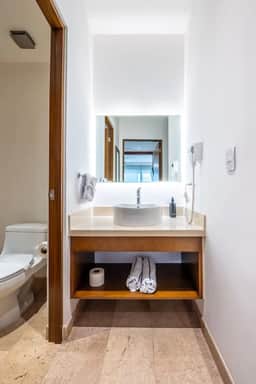 Ipana 1BR | Rooftop Pool & Parking | Near 5th Ave - Image 5