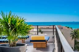 King Studio | Oceanview Pool & Gym | Free Parking - Image 3