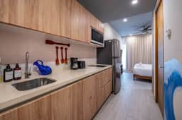 King Studio | Oceanview Pool & Gym | Free Parking - Image 5