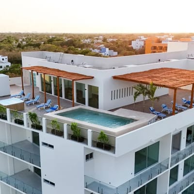 Modern 2 BD Suite w/ Balcony, Rooftop Pool, Jacuzzi, Gym