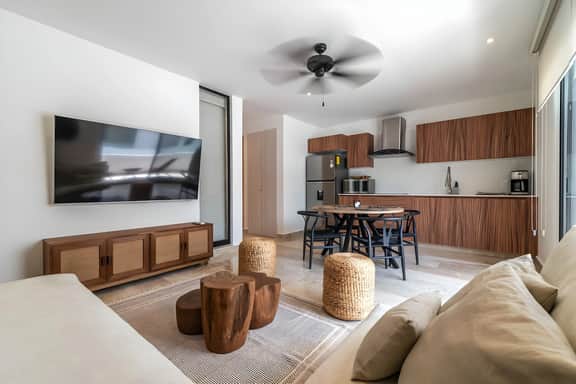 1 BD w/ Balcony, Gym, Pool View