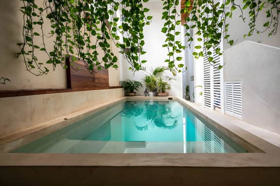 Modern Studio w/Rooftop Pool-Walk to Beach+5th ave