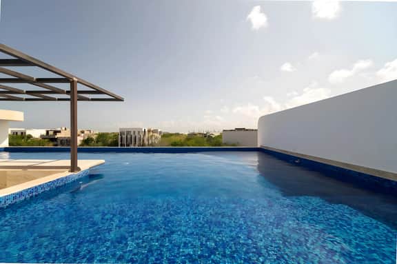 Lux Studio w/ Private Balcony + Rooftop Pool, Gym