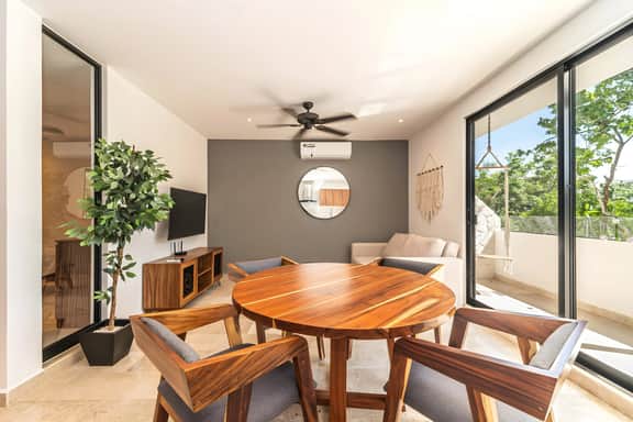 1 BD Suite w/ Private Balcony, Rooftop Pool, Gym