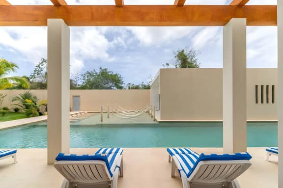 Designer  2 BD w/ Balcony, Gym, Rooftop Pool + Jacuzzi