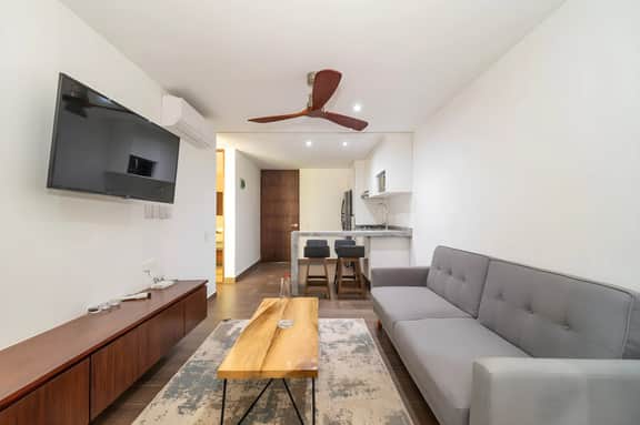 1 BD Suite w/ Pool, Balcony in trendy La Veleta