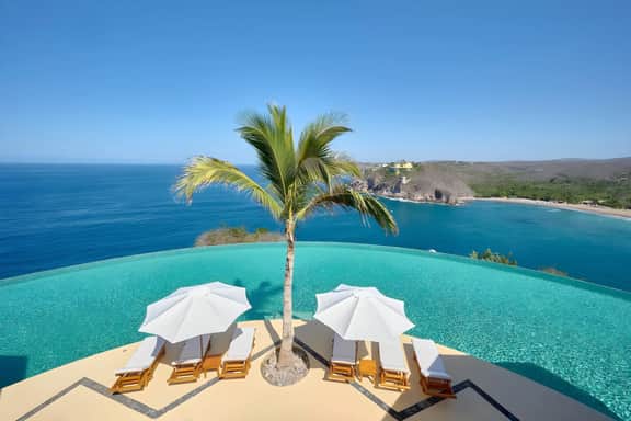 6BD Iconic Villa w/360° Pool & Private Beach