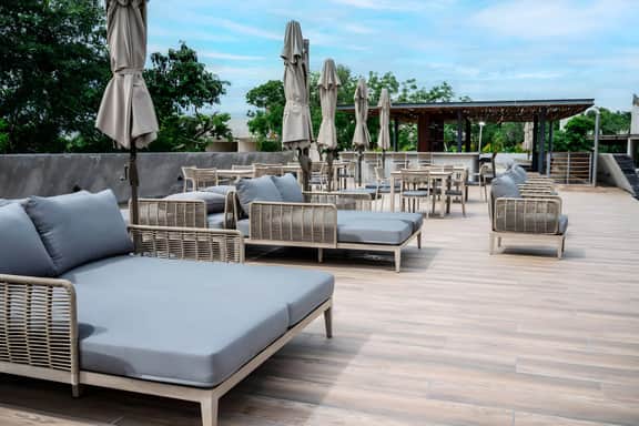 BeUtiful 2BR Oasis | Pool + Gym + Rooftop Lounge
