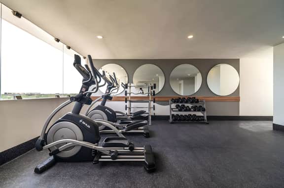 King Studio w/ Balcony, Gym Rooftop Pool | Lik Zama