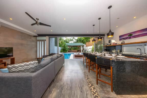 Cuatro Vientos | Close to Shops | Pool | up to 12 ppl