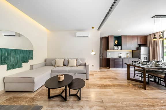 Elegant 2BR w/ Rooftop Pool + Close to Beach