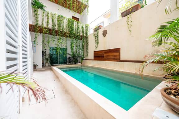 Stylish Studio w/ Rooftop Pool, Walk to Beach +5th