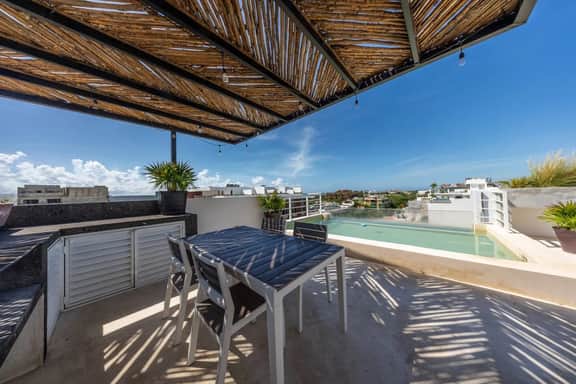 Stylish 1BD w/ Rooftop Pool, Walk to Beach +5th
