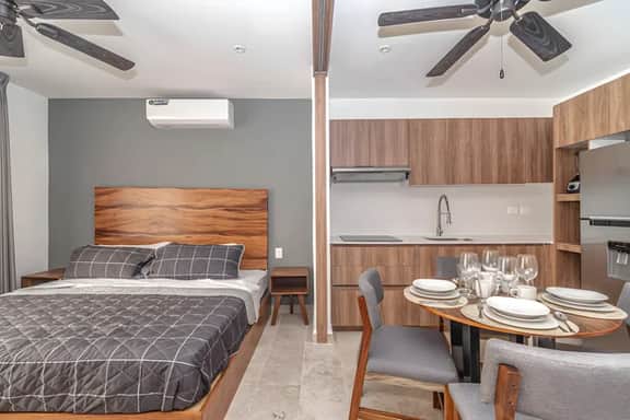 King Studio w/ Private Balcony + Rooftop Pool, Gym