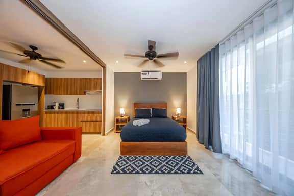 Lux Studio w/ Rooftop Pool, Gym + Private Balcony