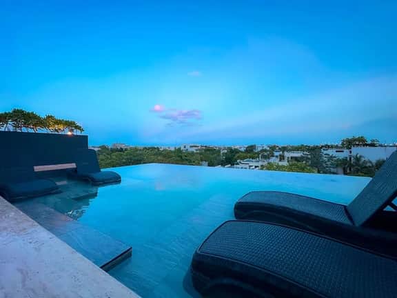 Two‑Level Penthouse w/ Rooftop Pool & Sunset